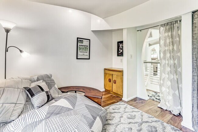 Building Photo - Design on Duffy