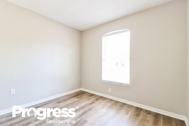 Building Photo - 5601 Brookdale Way