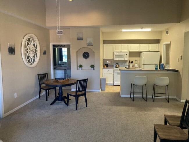 Building Photo - 1 bd / 1 ba condo in The Palms Club Community