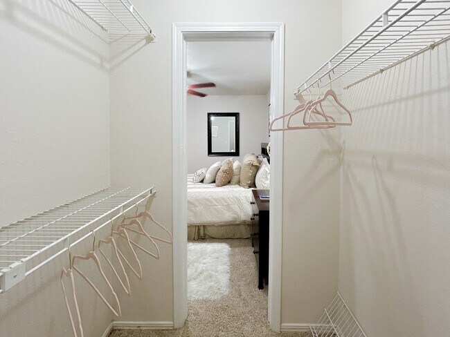 Building Photo - Greenbriar Apartments