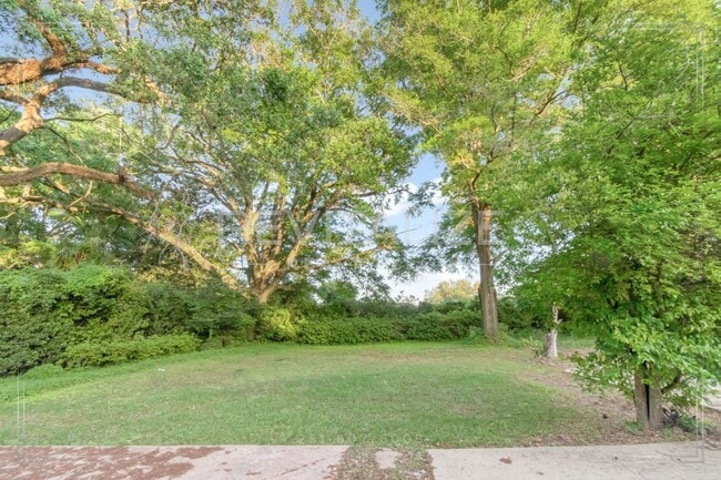 Building Photo - Charming Brick Ranch with Modern Comforts in Mobile!