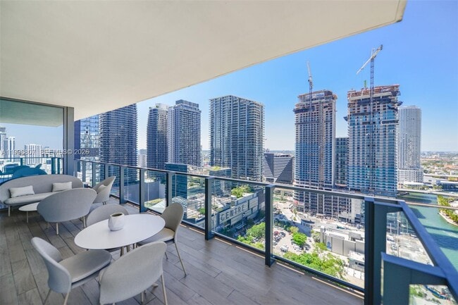 Building Photo - 68 SE 6th St