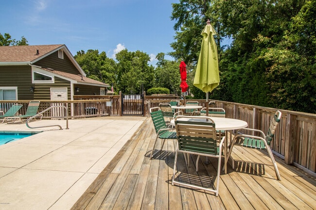 Building Photo - 504 Cedarwood Village