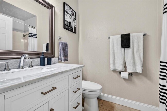 Building Photo - 39305 Fernwood Glen Ct