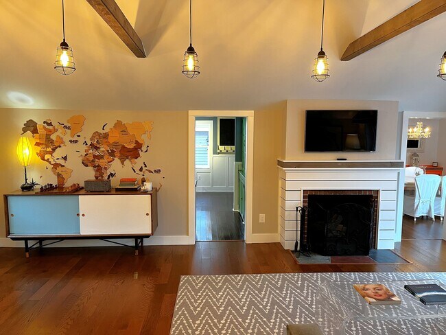 Building Photo - 83 Maltbie Ave