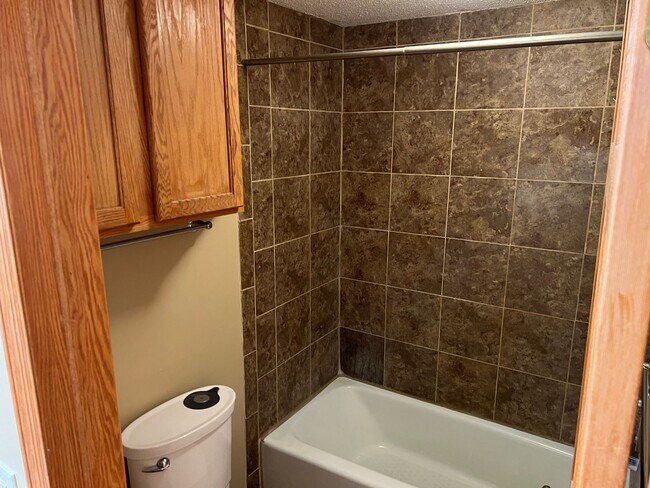Building Photo - 1 Bedroom Condo in Hopkins