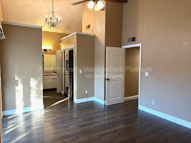 Building Photo - 6215 N McCaffrey Ave