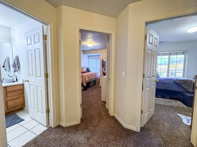 Building Photo - 1080 E 450 N