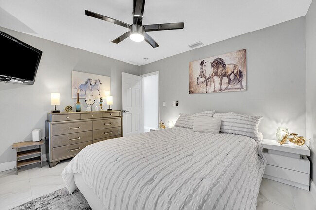 Building Photo - 1618 The 12th Fairway