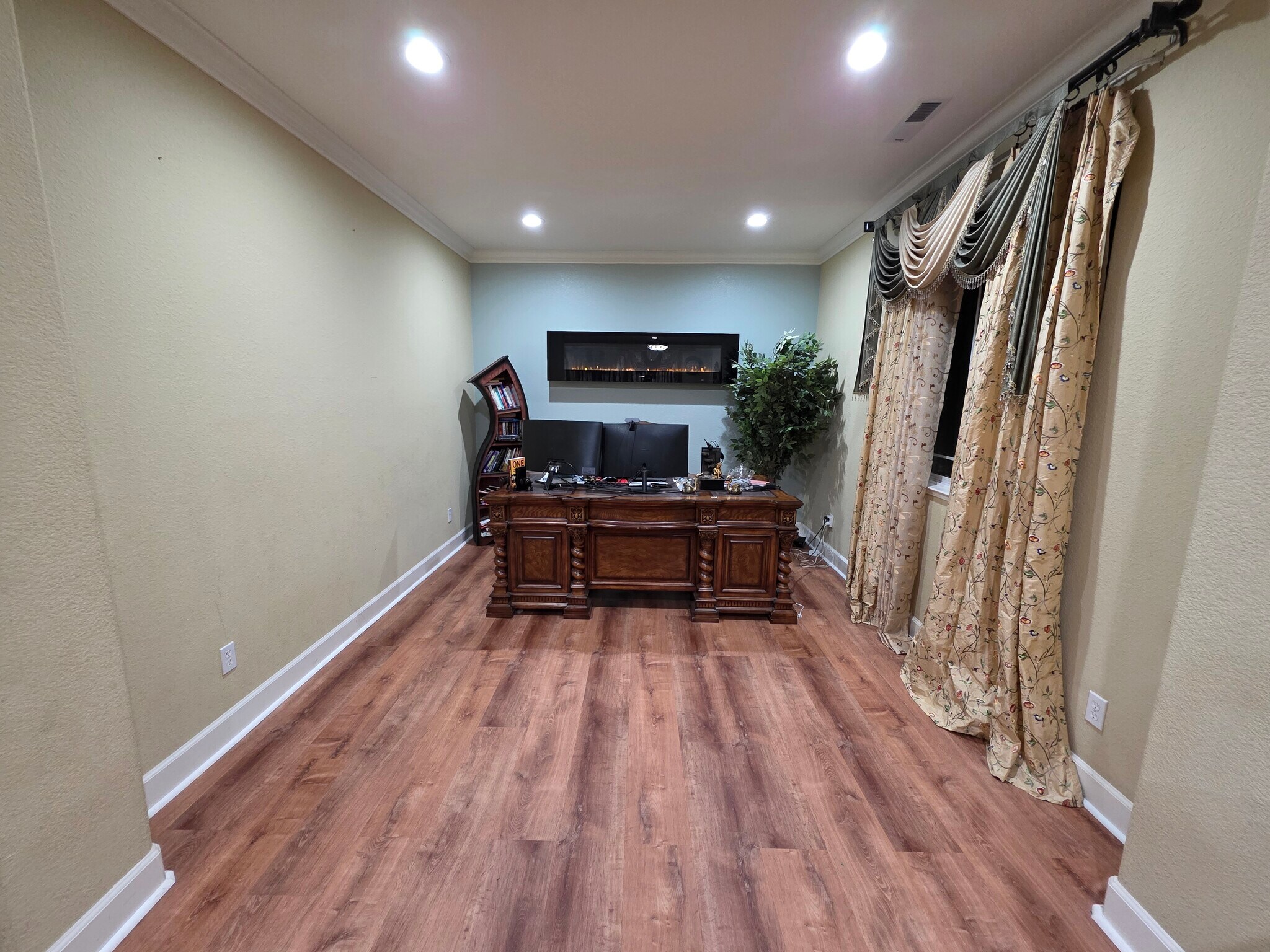 Building Photo - 1850 Ballybunion Dr