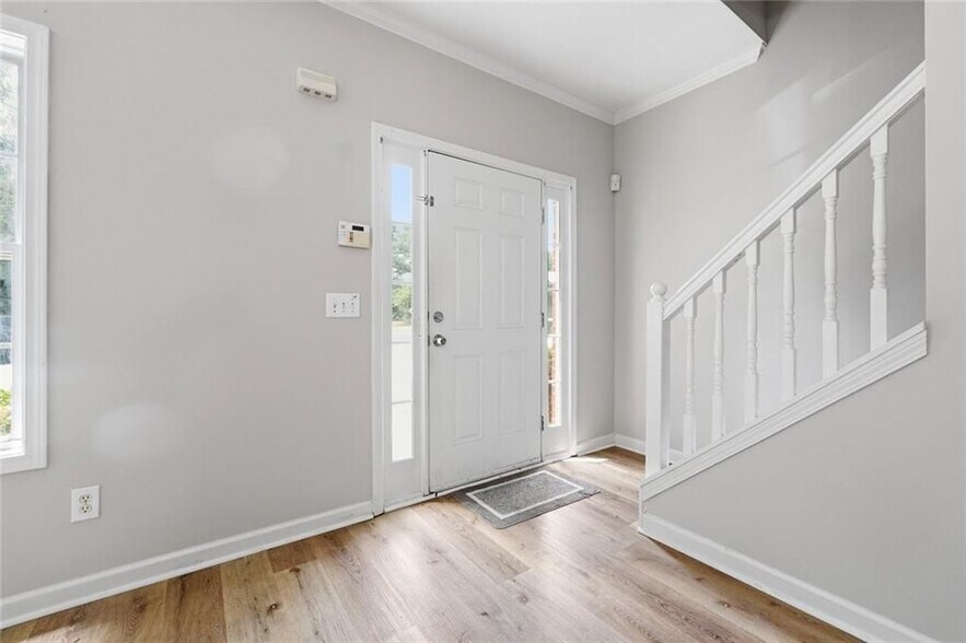 Building Photo - 5072 Leeshire Trace