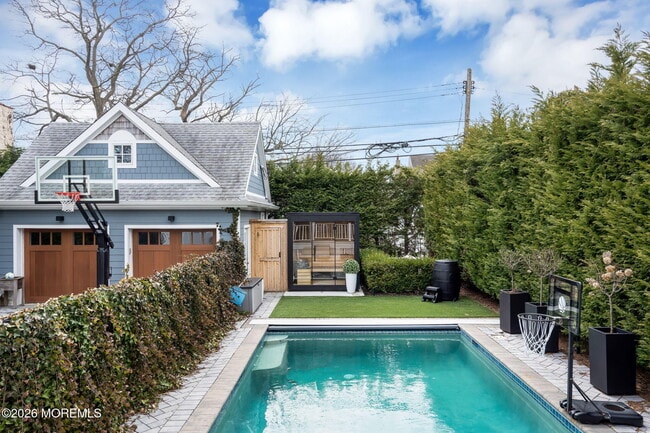 Building Photo - 213 9th Ave