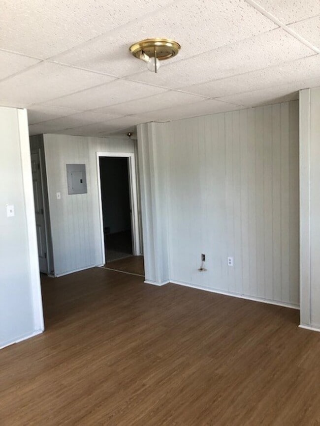 Building Photo - Kenbridge U Store Apts.