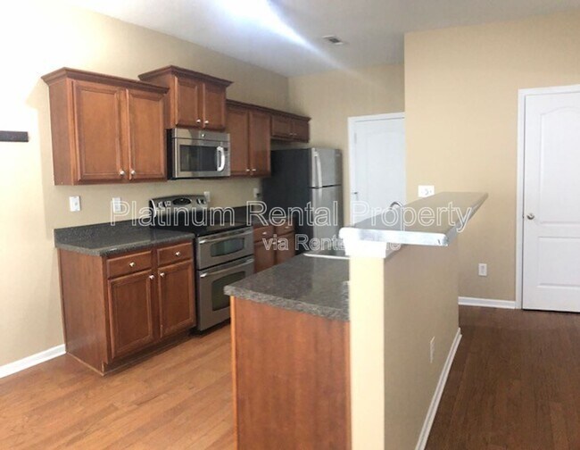 Building Photo - 6583 Silk Tree Pointe