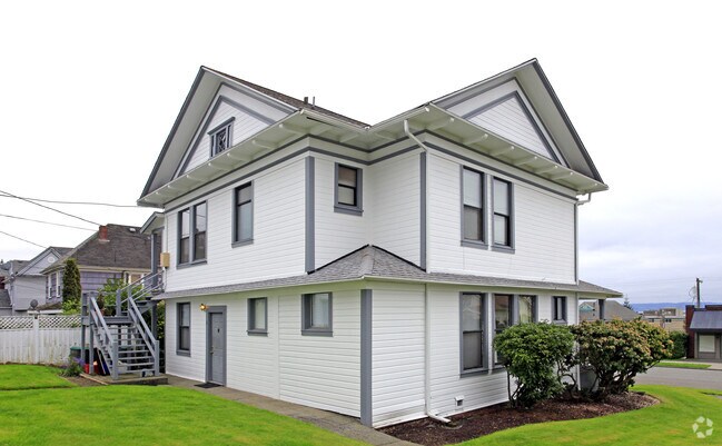 Building Photo - 2601 Grand Ave