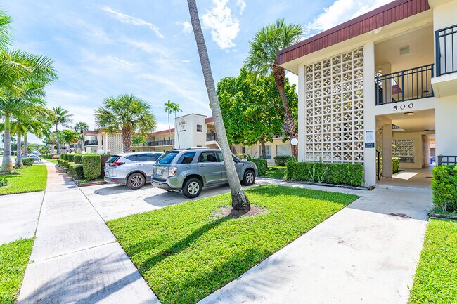 Building Photo - 555 S Luna Ct Hollywood, FL 33021