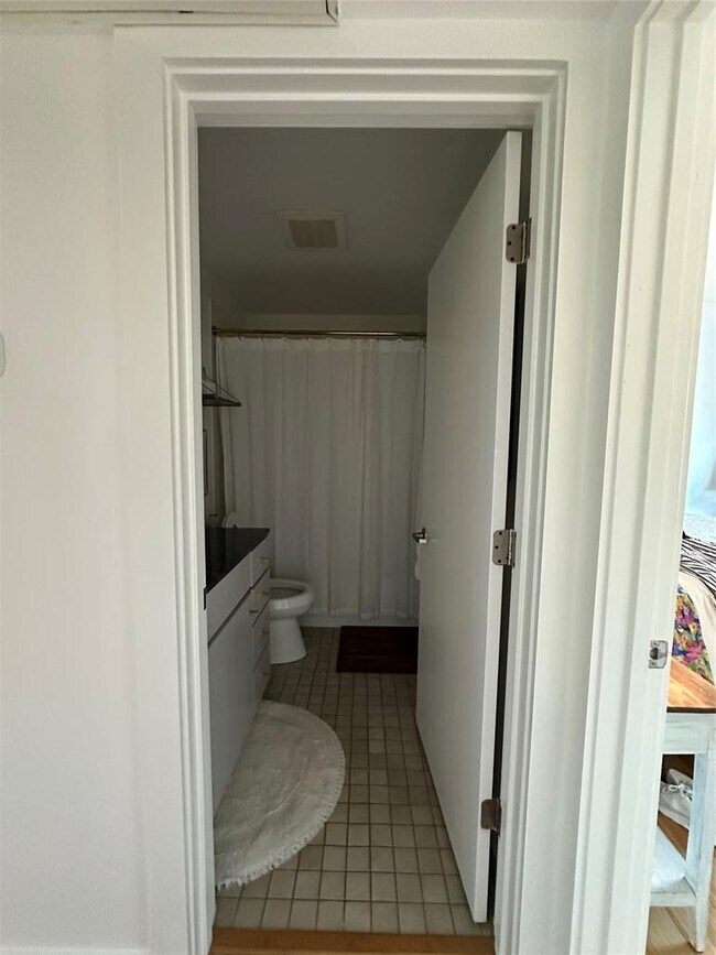 Building Photo - 2200 Dickson Dr