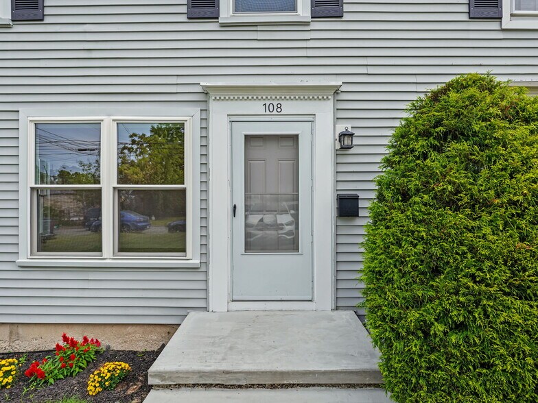 Building Photo - 108 Kenwood Ave