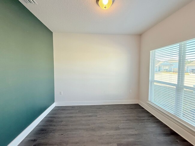 Building Photo - Spacious 3-Bedroom Home - Community Pool