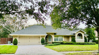 Building Photo - 10122 Pointview Ct