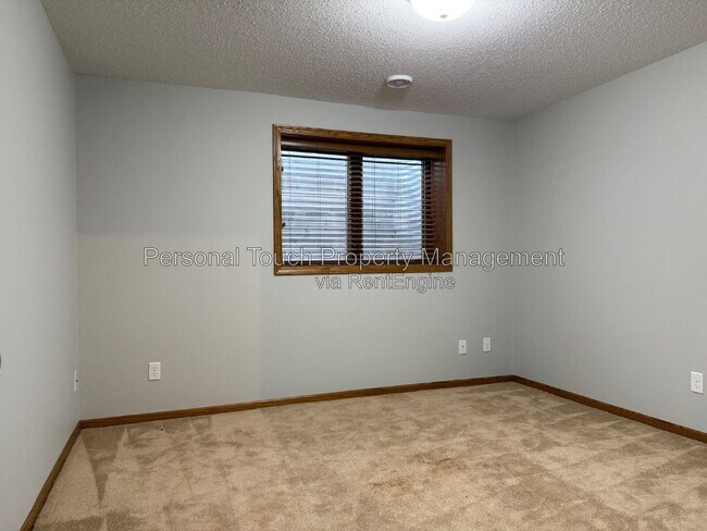 Building Photo - 3539 Woodbury Ct S