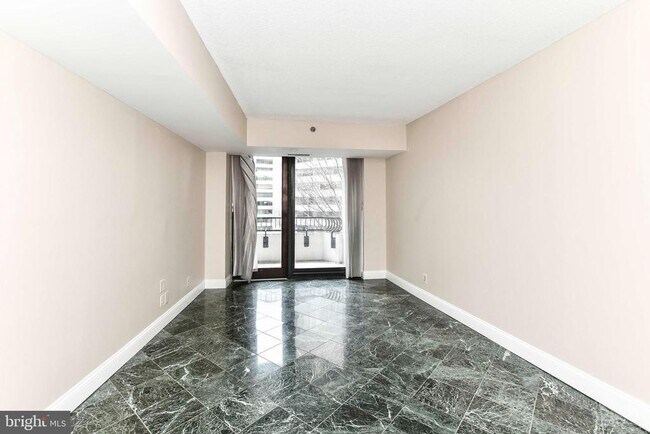 Building Photo - 1200 Crystal Dr
