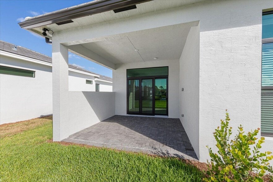 Building Photo - 116 SE Cortile Enza