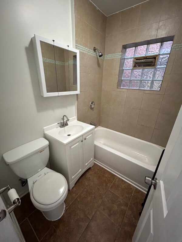 Building Photo - 2421 W 60th St