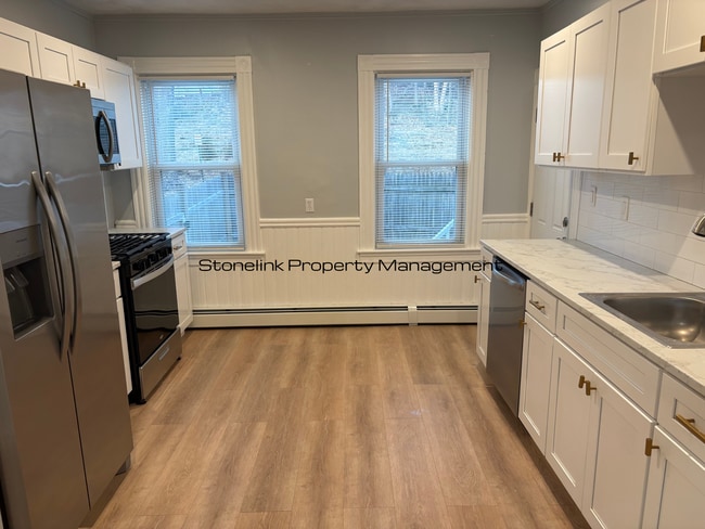 Building Photo - 27 Ferncliff Ave