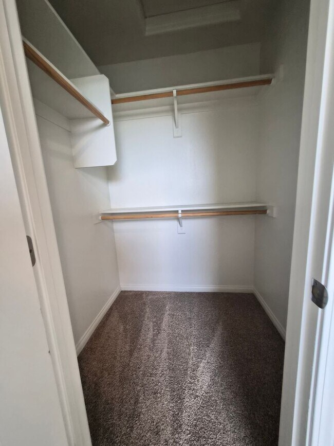 Building Photo - House for Rent