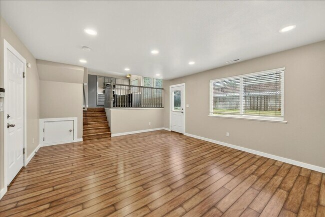 Building Photo - Comfortable Living in a Prime Central Boise Location