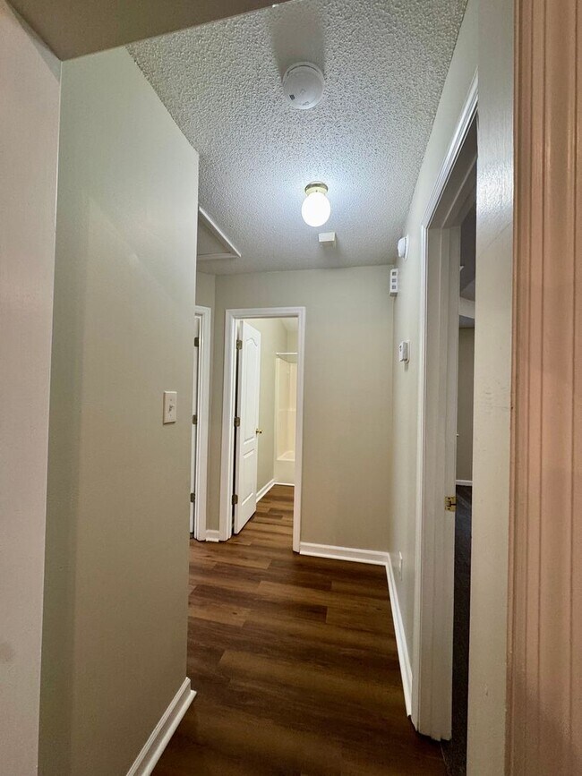 Building Photo - Your Private Retreat 3 Bedroom 2 Bath RentalAwaits!