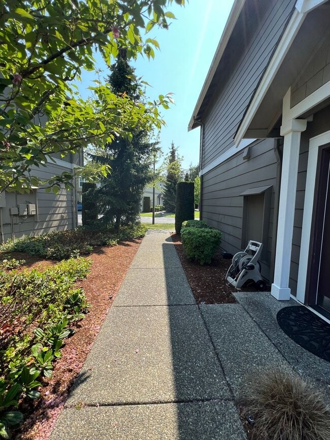 Building Photo - 2 Bedroom 1.75 Bathroom Condo in North Bellingham