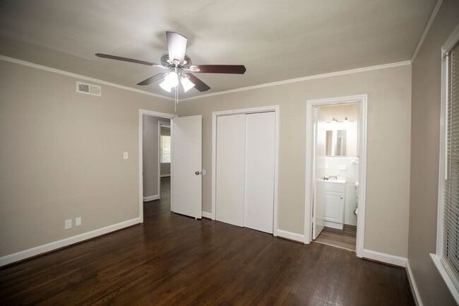 Building Photo - ** 3 bed 1.5 bath located in Mcgehee-Allen...
