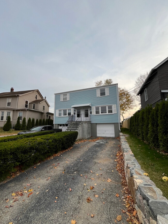 Building Photo - 7 Eclipse Ave