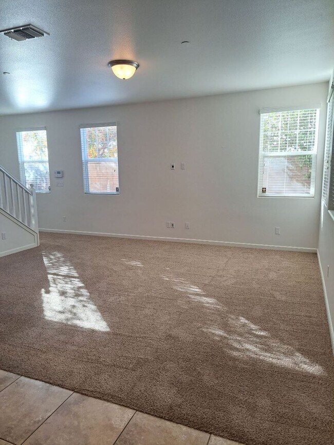 Building Photo - 1504 N Vanguard Way
