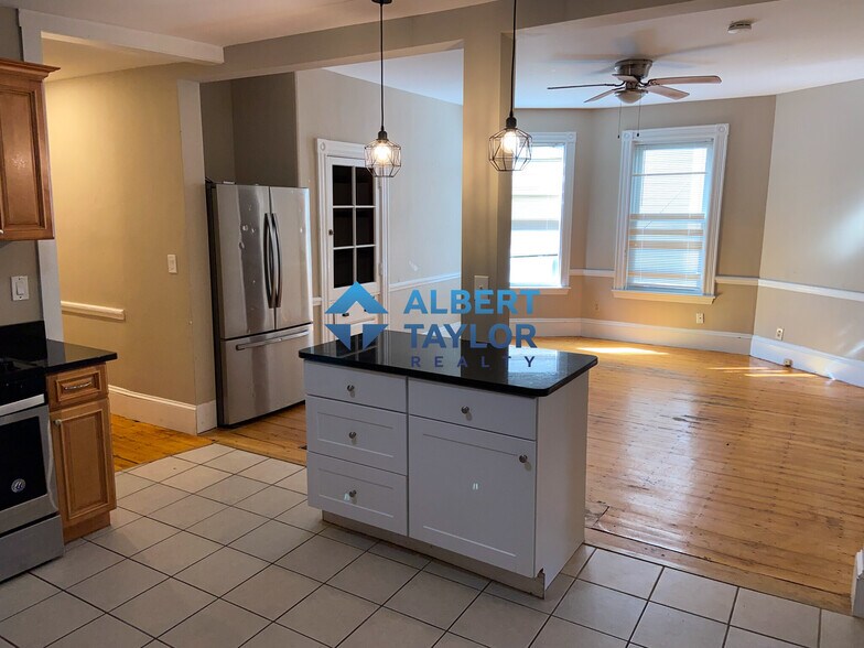 Building Photo - 13 Sachem St