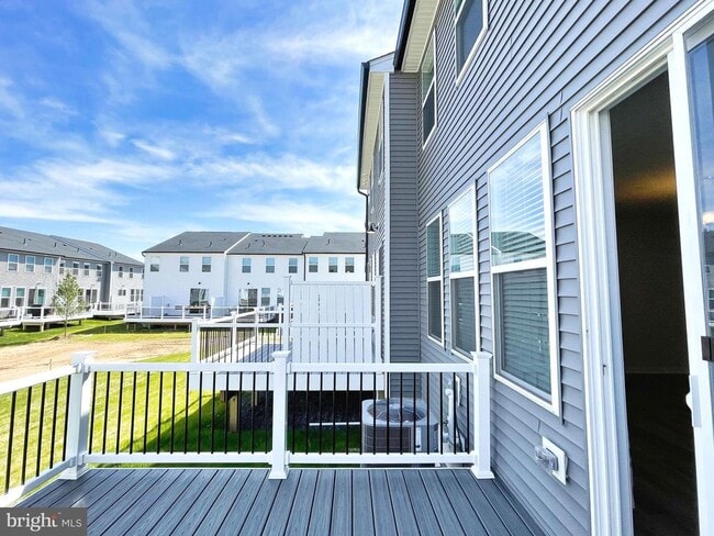 Building Photo - 224 Lilac St