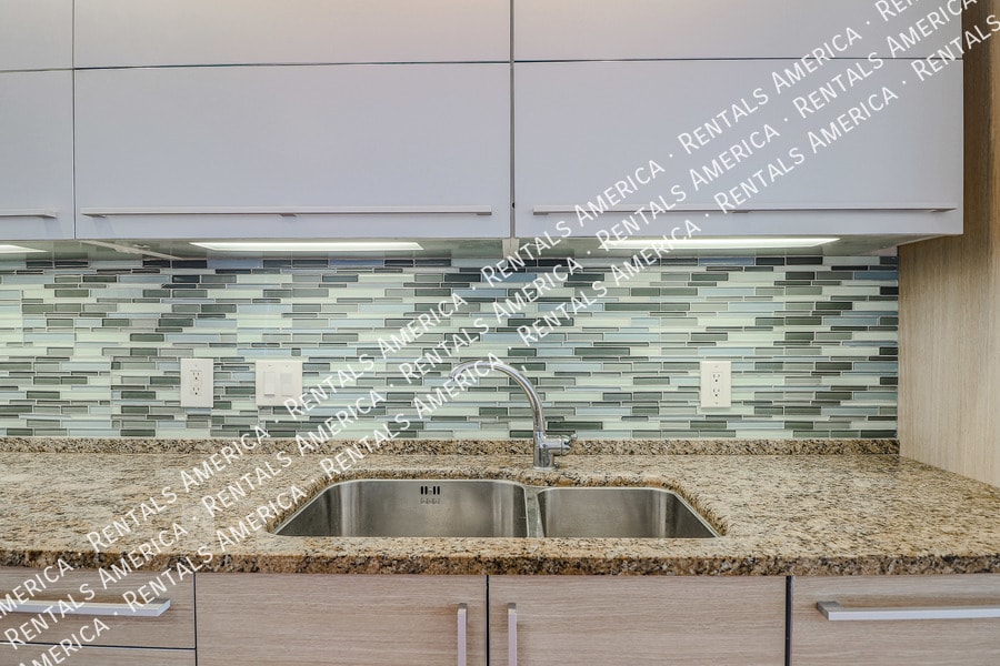 Building Photo - 1850 E Maryland Ave