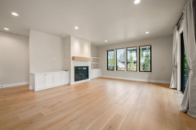 Building Photo - 2971 NW Polarstar Ave