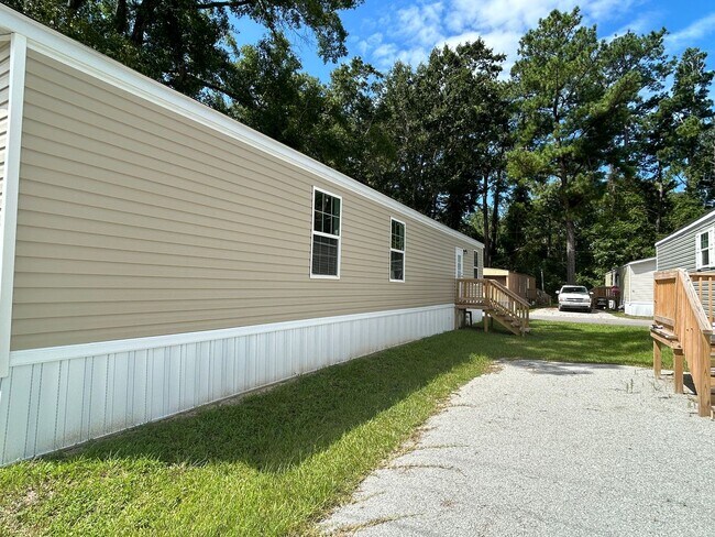 Building Photo - 127 Hubert Blvd