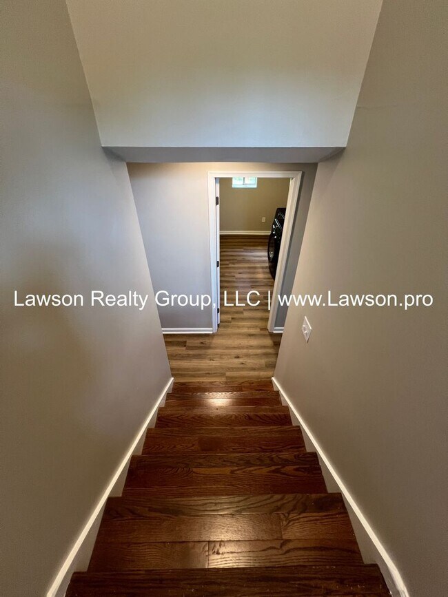Building Photo - Five Bedroom, Updated Split Level in South...