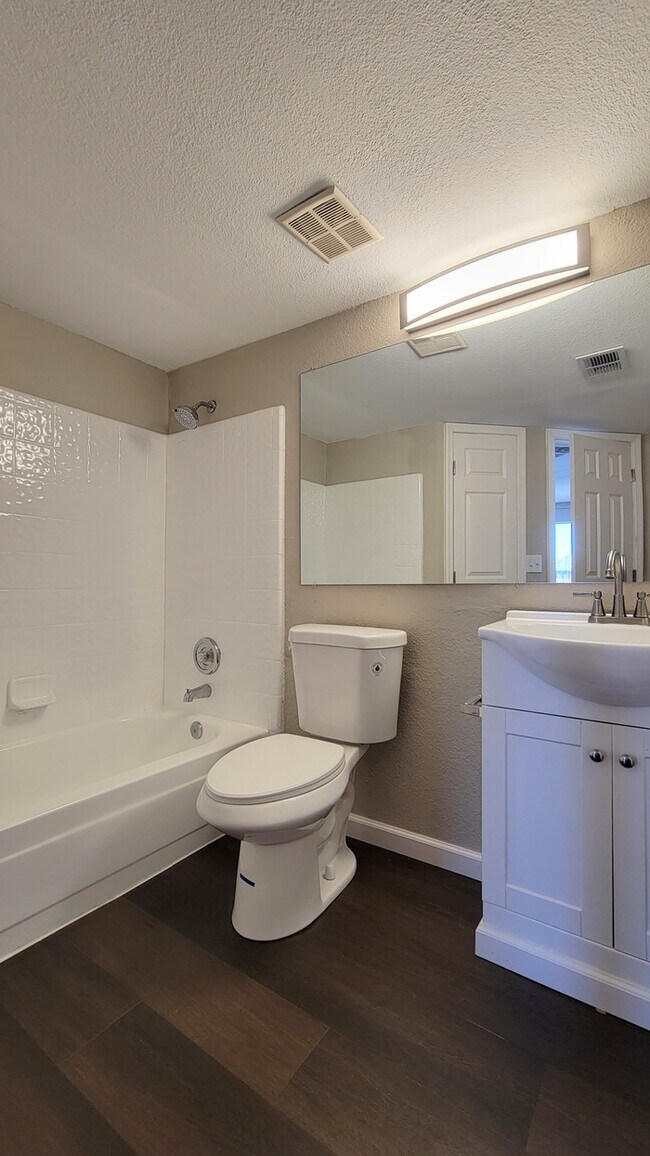 Building Photo - Cozy 1BR/1BA Condo Near Pima College & Downtown Tucson!