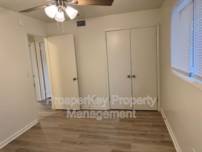 Building Photo - 3021 Emory St