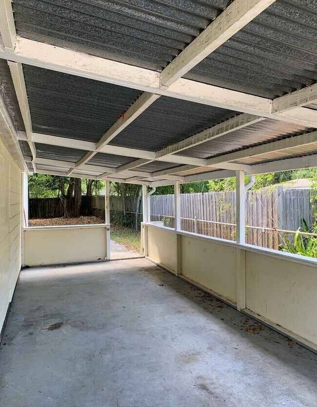 Building Photo - Spacious 3 Bedroom Home Near River City Marketplace