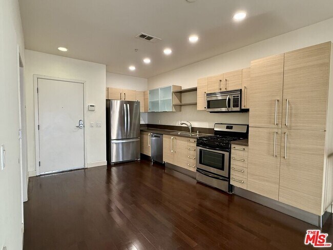 Building Photo - 1234 Wilshire Blvd