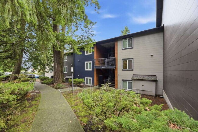 Building Photo - 12107 NE Bel Red Rd