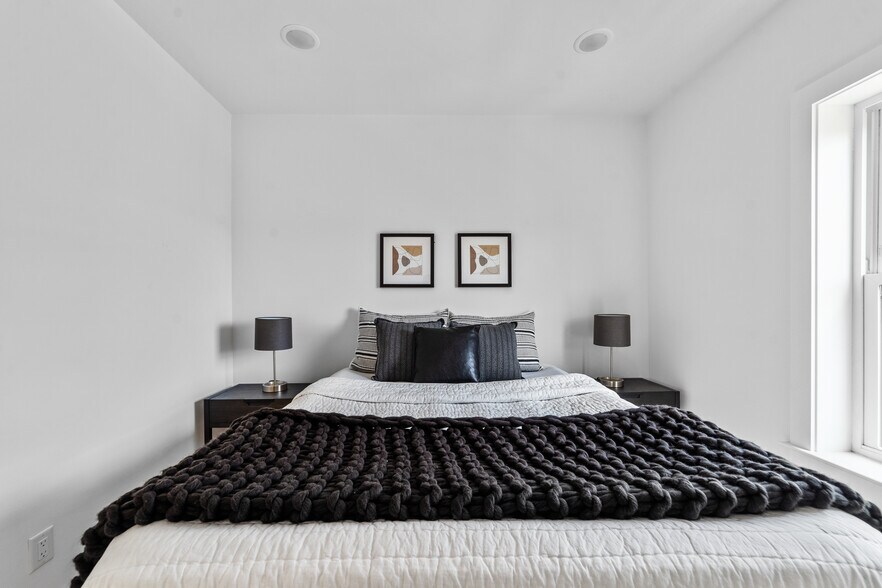 Building Photo - 208 Spencer Ave