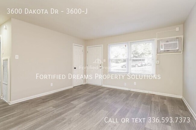 Building Photo - 3600 Dakota Dr