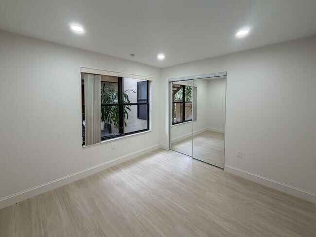 Building Photo - 13165 Chadwick Ct